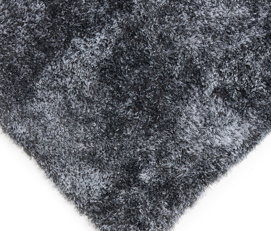 Detailansicht eines grauen Teppichs »Silky«.