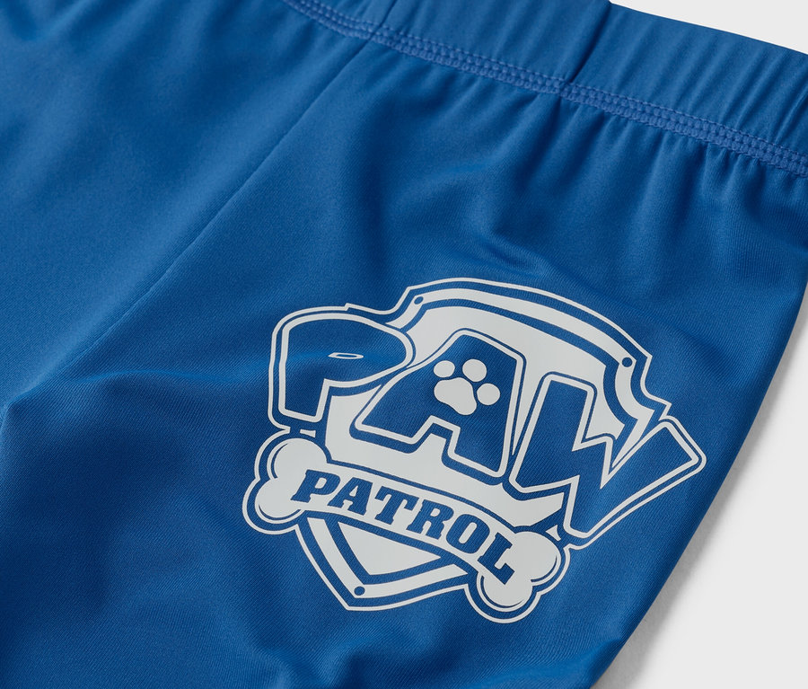 Detailansicht von blauen Leggings mit Paw Patrol-Logo.