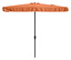 Quadratischer, orangefarbener Sonnenschirm mit schwarzem Mast.