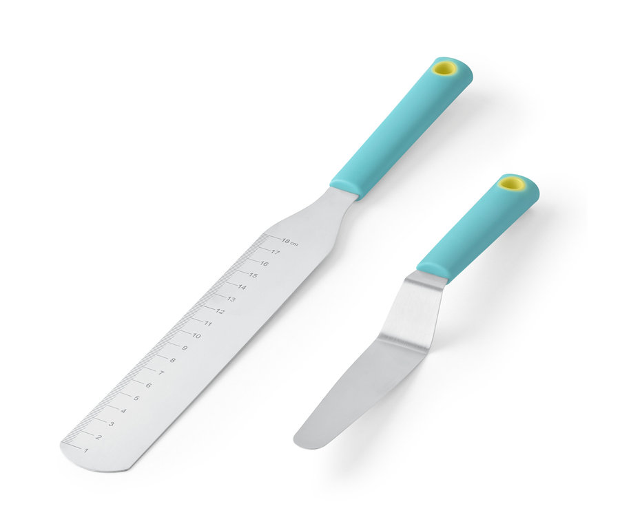 Zwei Streichpaletten mit blauem Griff und gelbem Loch am Ende.