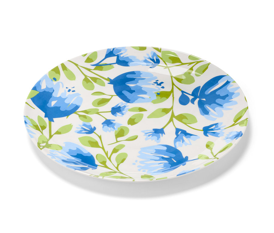 Ein Servierteller mit blauen Blumen und grünen Blättern.