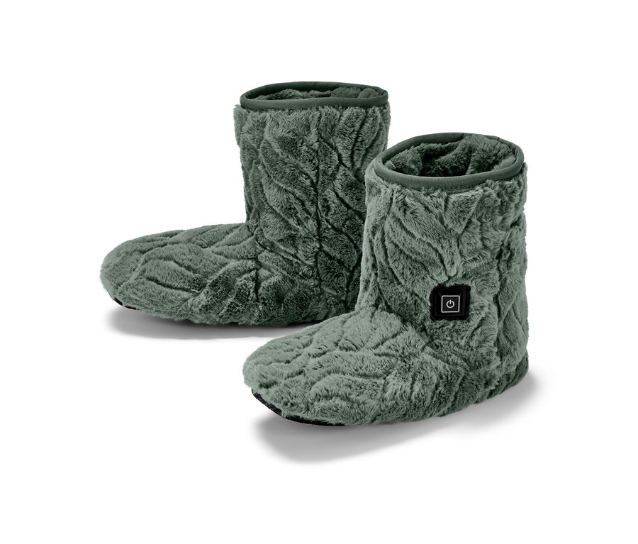 Zwei graue, beheizbare Schuhe mit flauschiger Oberfläche und Fischgrätenmuster.