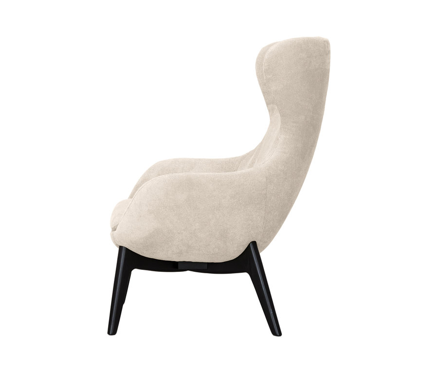 Seitenansicht des cremefarbenen Sessels »Mia« mit schwarzen Beinen.
