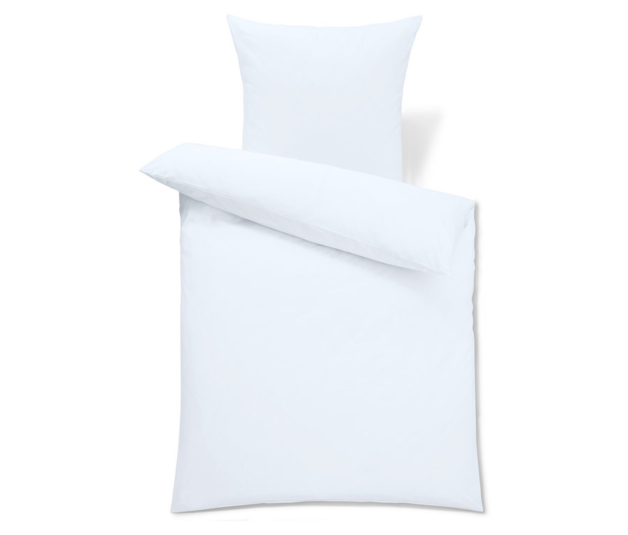 Weiße Kissen- und Bettbezüge.