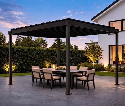 Dunkelgraue Leco Lamellenpergola 360 x 300 cm über einem Tisch mit sechs Stühlen auf einer Terrasse.