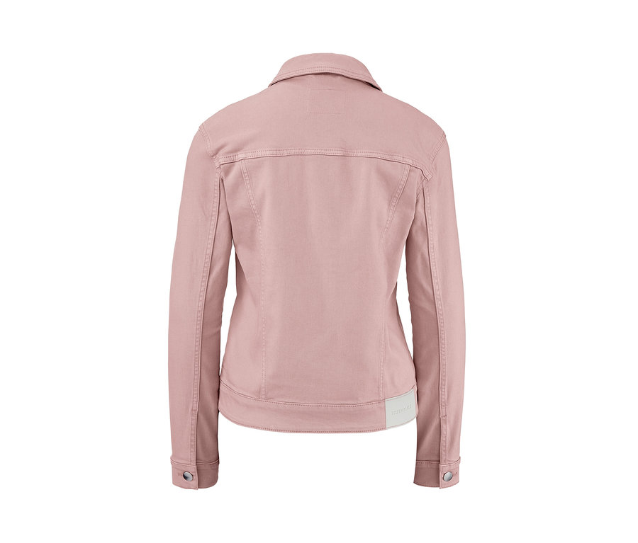 Rückansicht einer roséfarbenen Jeansjacke.