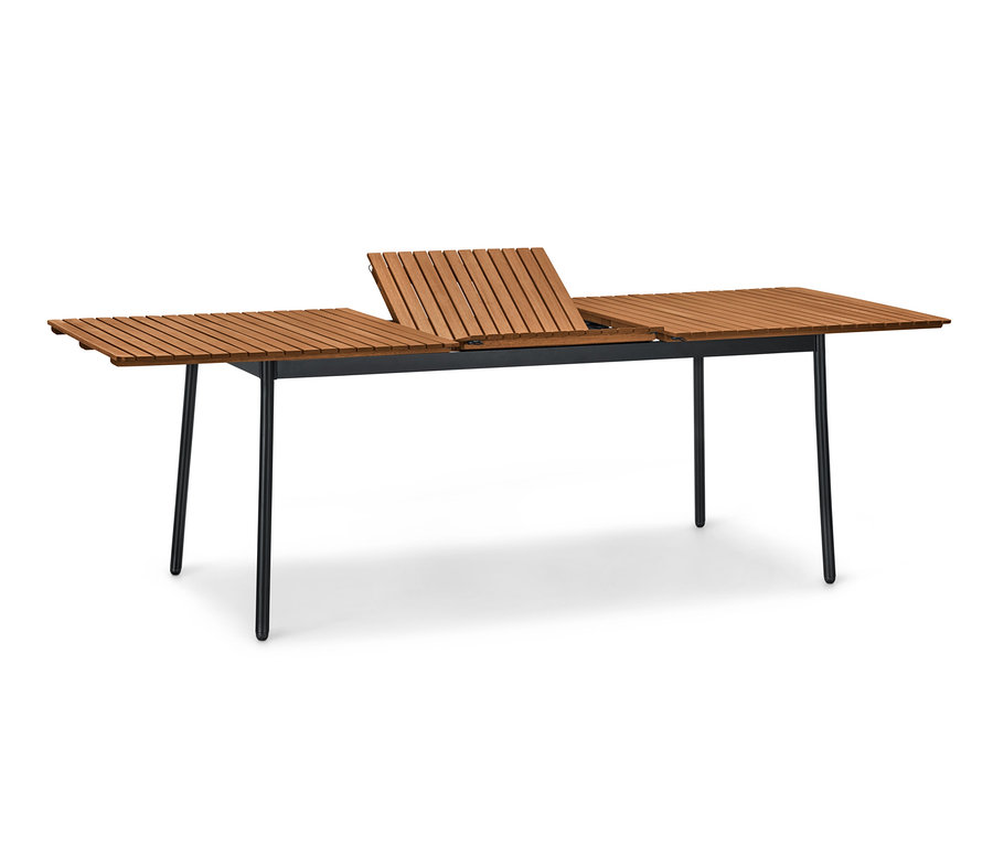 Ausziehbarer »Elin« Tisch mit Aluminiumbeinen und Holztischplatte, teilweise ausgezogen.