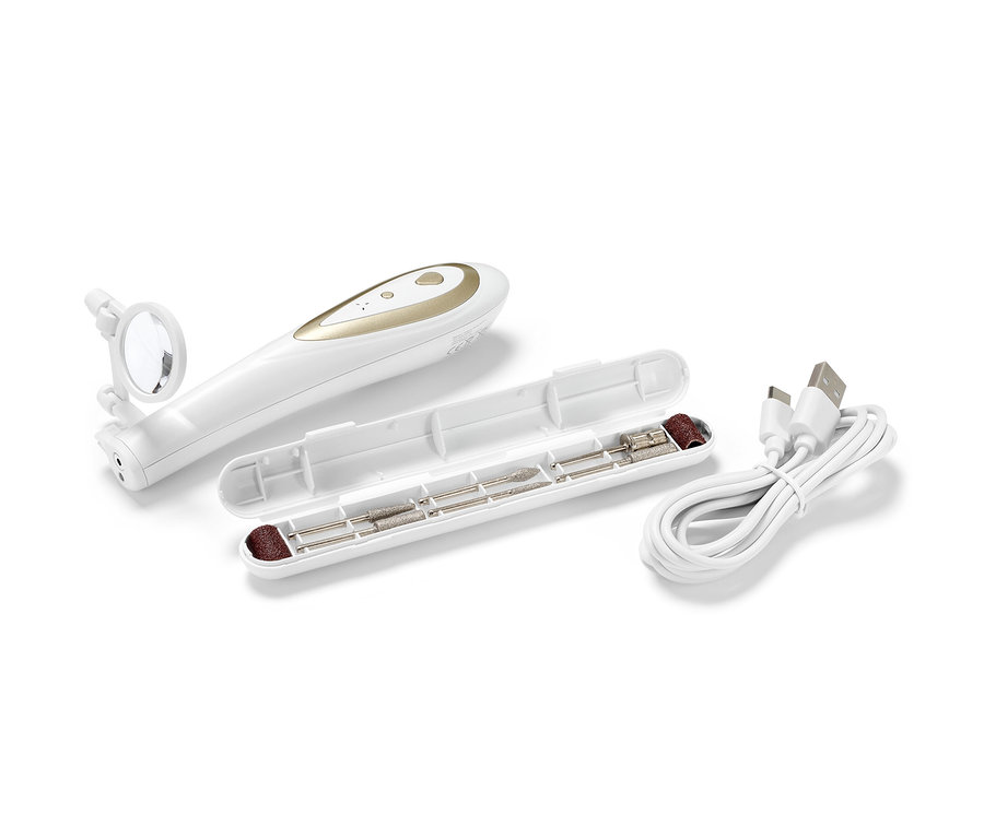 Maniküre-Pediküre-Gerät mit Aufsätzen im Gehäuse und Ladekabel.