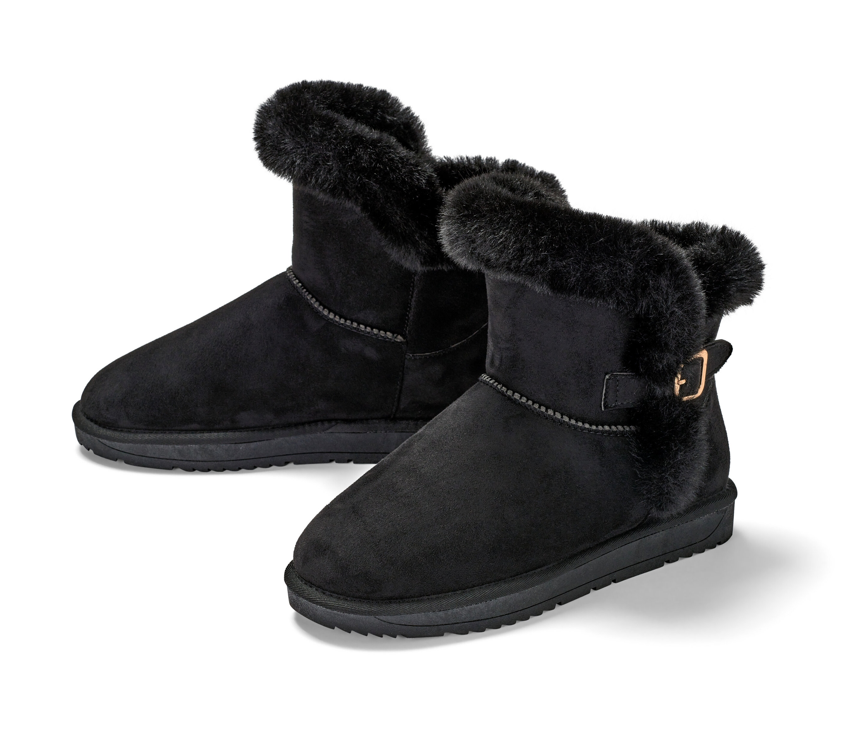 Zwei gefütterte, schwarze Boots.