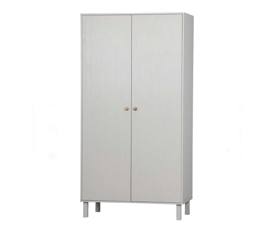 Wolkengrauer Woood Garderobenschrank »Madu«.