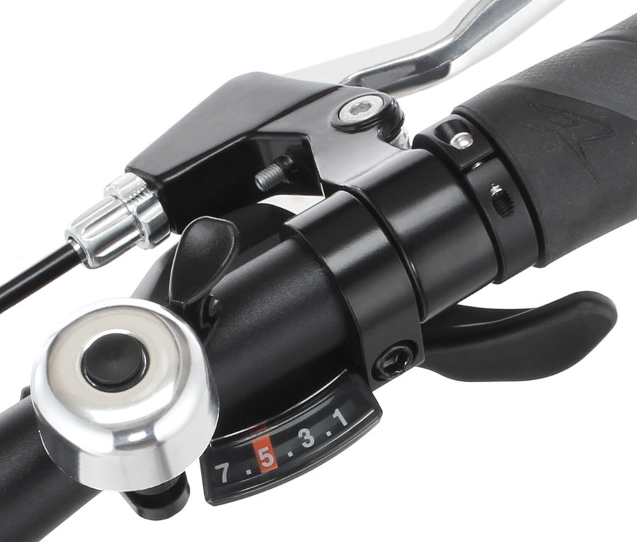 Nahaufnahme des Lenkers eines Fischer Cita Agilo 2.0 Faltrads mit Griff, Bremshebel, Schalthebel und Klingel.