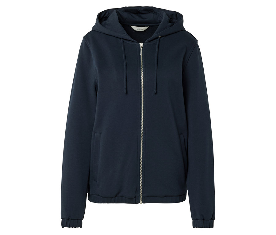 Eine marineblaue Kapuzenjacke mit Reißverschluss ist vor einem weißen Hintergrund zu sehen.