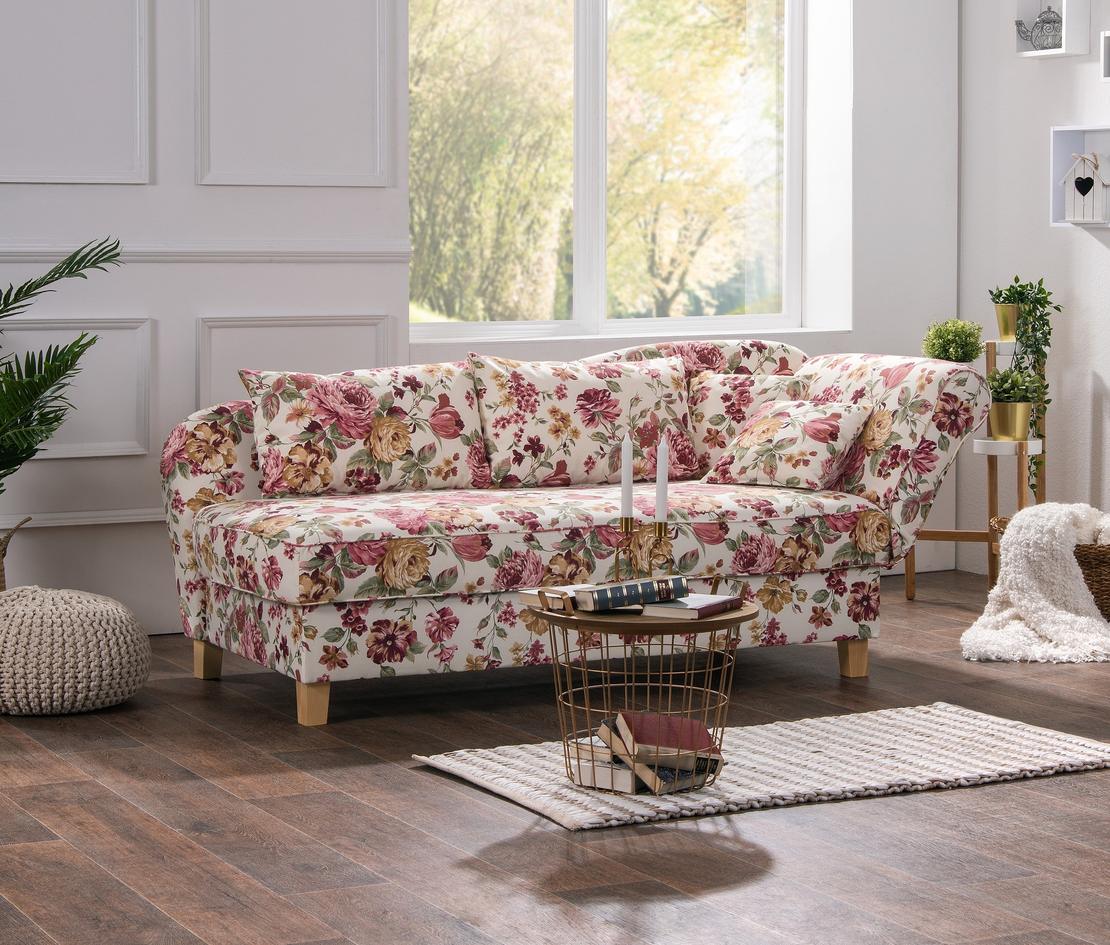 Wohnzimmer mit floraler Recamiere »Saturn« mit Stauraum, rechts.