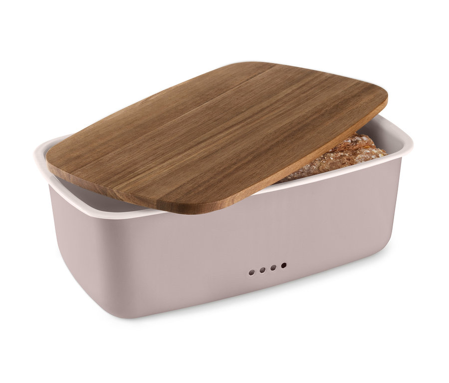 Ein Emaille-Brotkasten mit Schneidebrett teilweise geöffnet, Brot ist sichtbar.