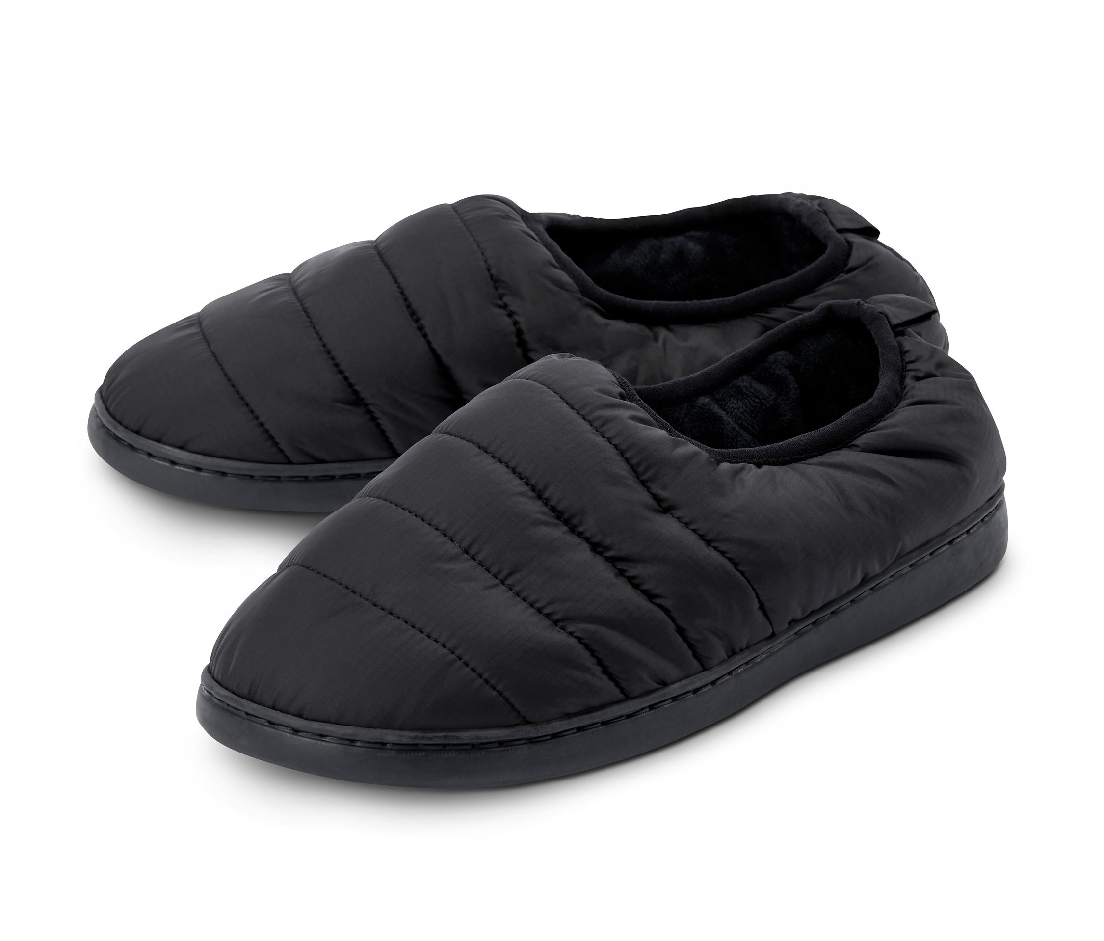 Zwei schwarze Stepp-Hausschuhe.