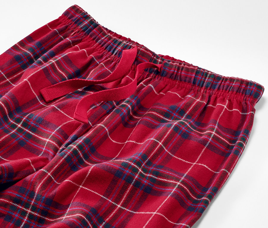 Detailaufnahme einer Kinder-Flanell-Pyjamahose mit rotem Karomuster.