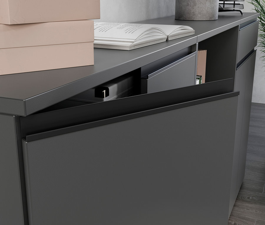 Detailansicht eines kleinen, graphitfarbenen Aktenschranks »Bedano« mit geöffneter Schublade.