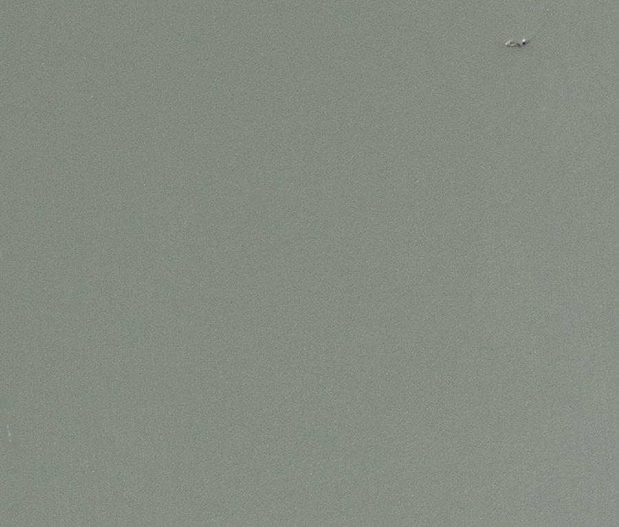 Detailaufnahme einer grauen Oberfläche mit Unebenheiten.