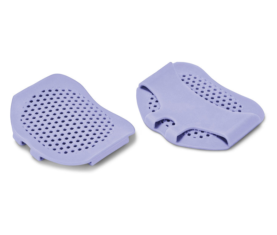 Zwei lilafarbene Unterlagen mit Löchern auf weißem Hintergrund.