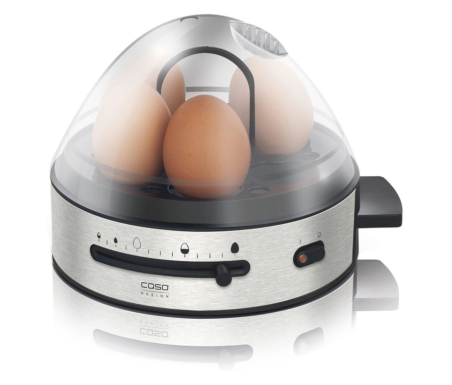 Eier in einem silberfarbenen Eierkocher mit transparentem Deckel.