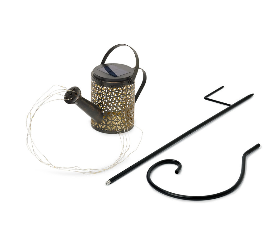 Solarleuchte »Gießkanne« mit Lichtdraht und schwarzer Halterung.