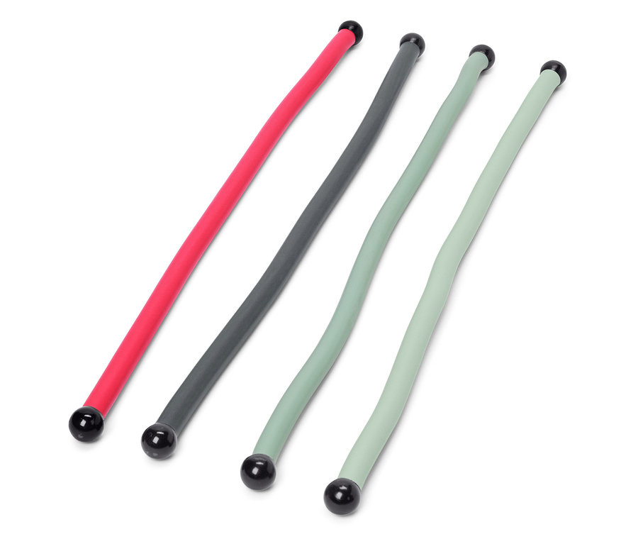 Vier Power Kabelbinder in Rot, Grau und Hellgrün liegen auf einem weißen Hintergrund.