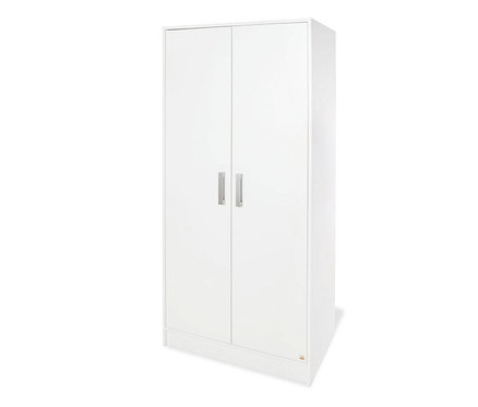 Ein weißer, zweitüriger Pinolino Schrank »Viktoria« vor einem weißen Hintergrund.