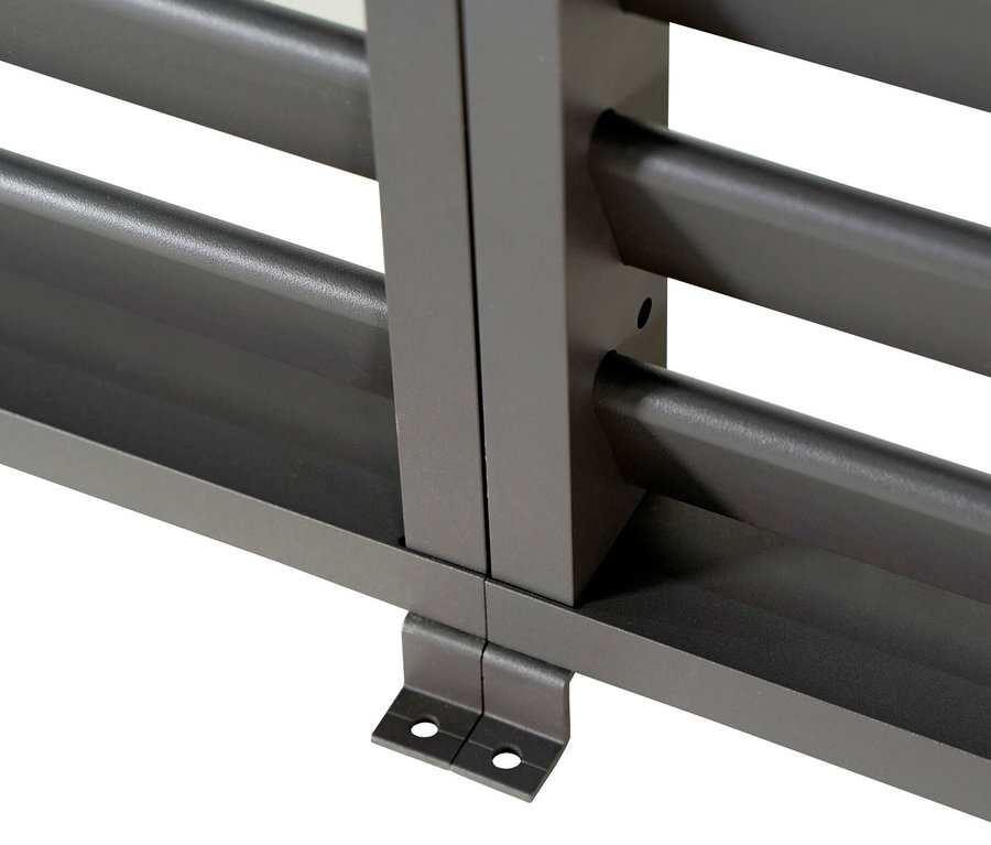 Detail einer anthrazitfarbenen Leco Premium Pergola, 3 x 4 m, inklusive 2 Seitenwänden.