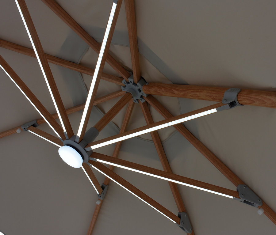 Ansicht von unten des Leco LED-Ampelschirms, ca. 350 cm, inkl. Abdeckhaube.