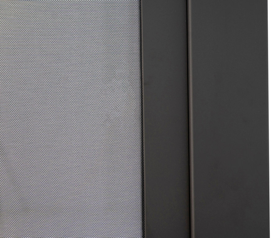 Detail einer anthrazitfarbenen Seitenwand der Leco Premium Pergola.