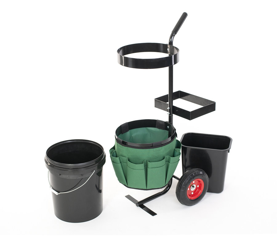Universal-Garten-Trolley mit schwarzem Rahmen, grüner Tasche mit Fächern, schwarzem Eimer und schwarzem Behälter.