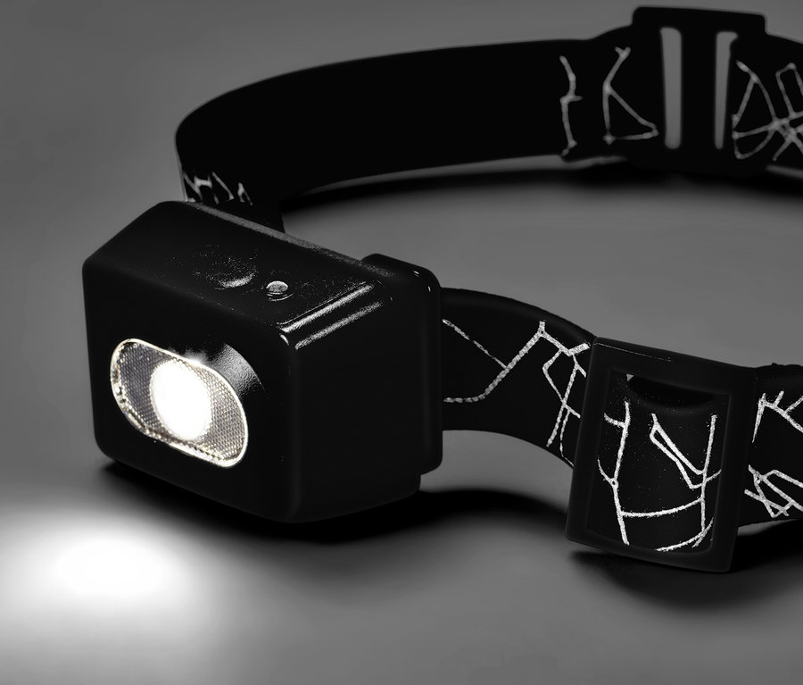 Nahaufnahme einer schwarzen Stirnlampe.