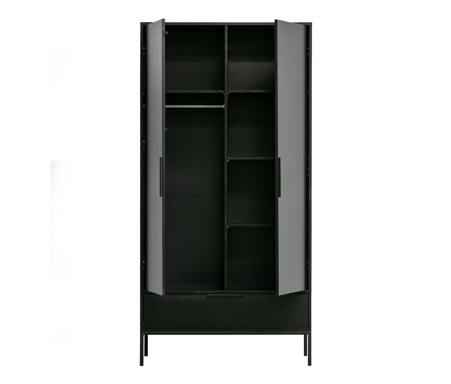 Woood Schrank »Adam« aus schwarzem Kiefernholz mit geöffneten Türen, die Innenregale und eine Kleiderstange freilegen.