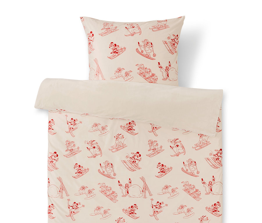 Bettwäsche mit rotem Mickey-Maus-Druck auf Skiern und Snowboards.