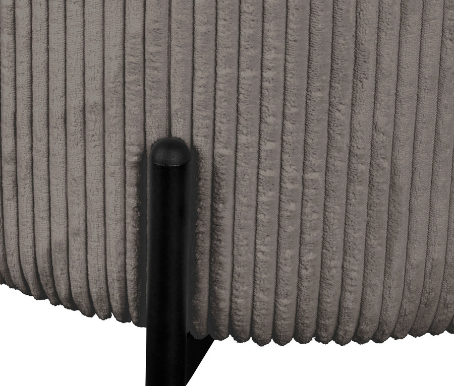 Nahaufnahme eines grauen Cordhockers mit schwarzen Beinen.