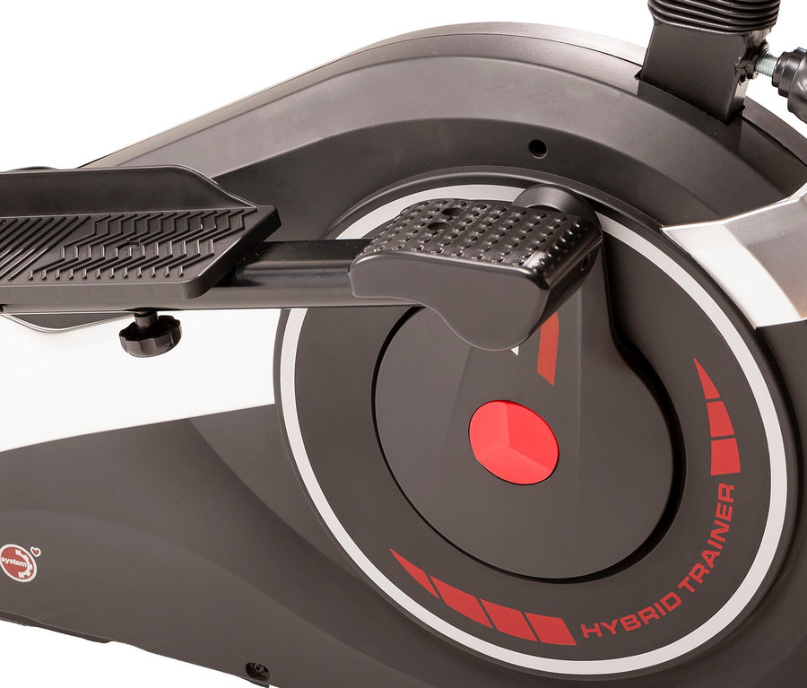 Detailaufnahme von Christopeit Hybrid Crosstrainer 2-in-1 »AX 6500« mit schwarzen Pedalen und roten Details.