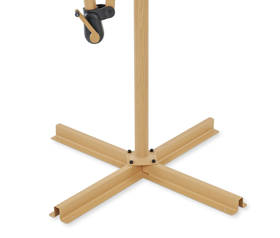 Beiger Leco Ampelschirm Ø 300 cm, inklusive Schirmständer und Abdeckhaube.