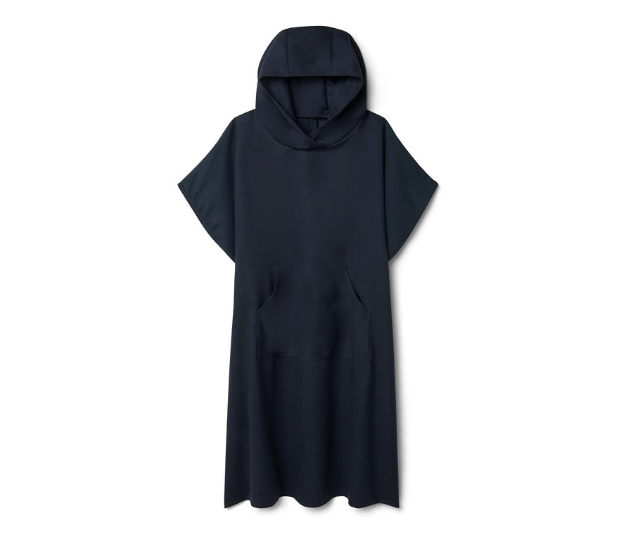 Marineblauer Umzieh-Poncho mit Kapuze und Tasche vorne.
