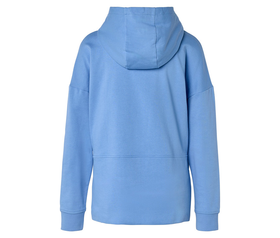Rückansicht eines hellblauen Kapuzenpullovers.