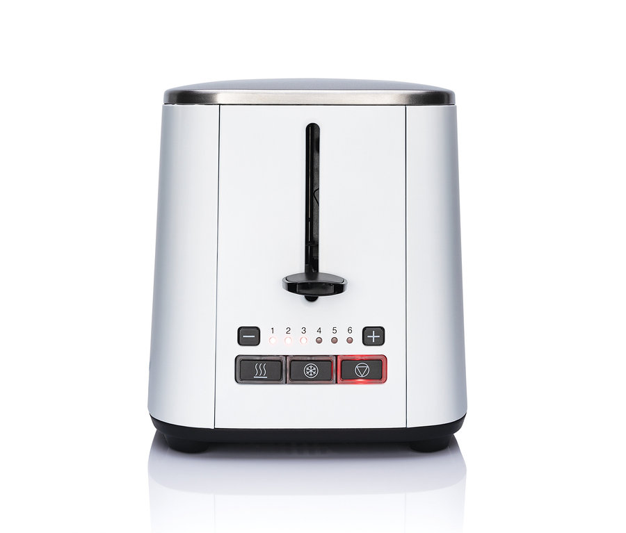 Ein silberner WILFA Toaster »CLASSIC, CT-1000MW« vor einem weißen Hintergrund.