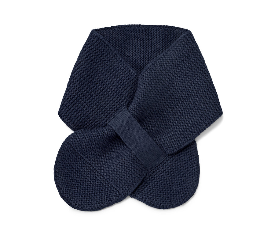 Nahaufnahme eines Kleinkinder-Strickschals.