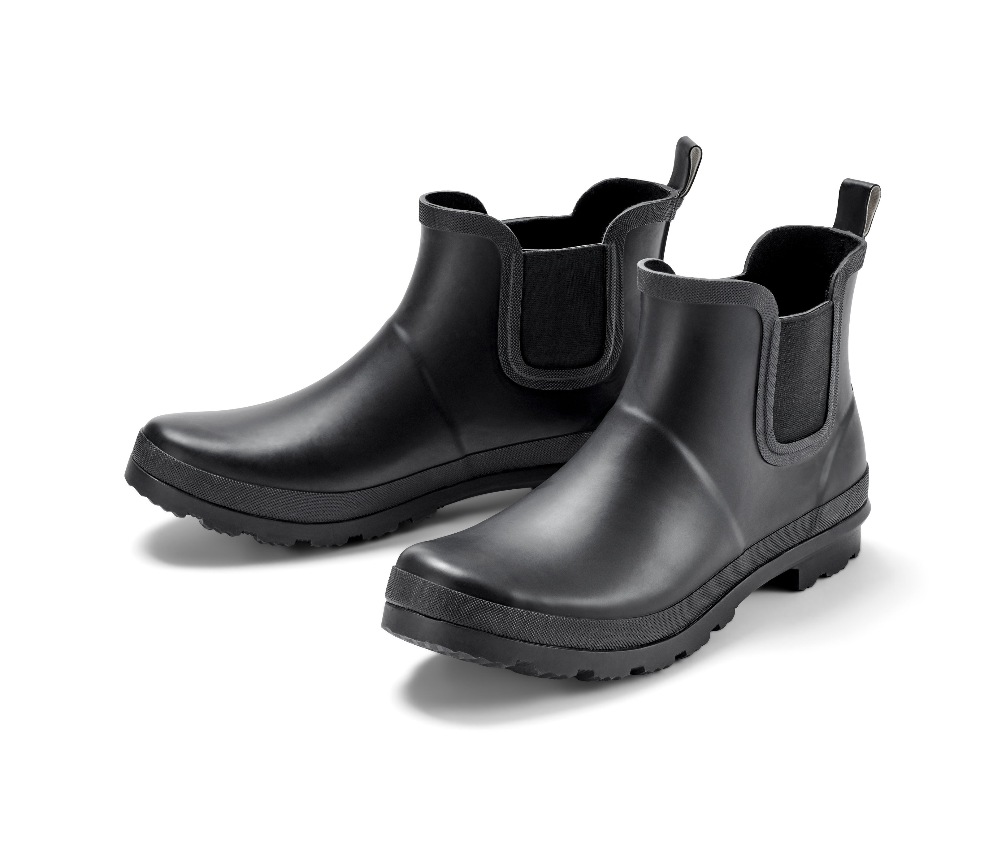 Zwei Paar schwarze Regen-Chelseaboots.