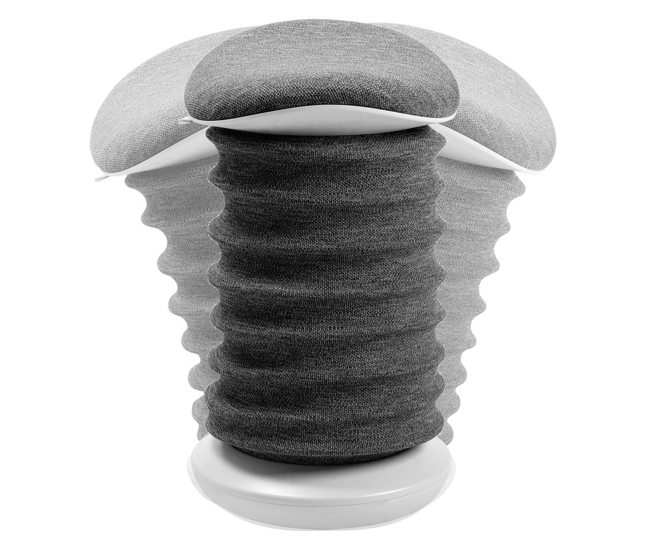 Der anthrazitfarbene Sitness 4D Hocker ist vor einem weißen Hintergrund zu sehen.