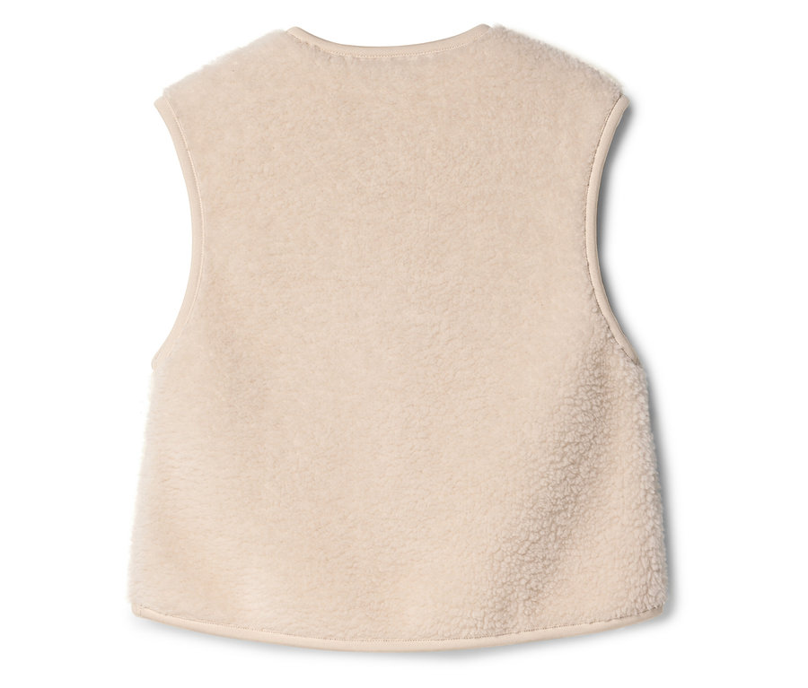 Rückansicht einer ärmellosen, beigen Fleeceweste.