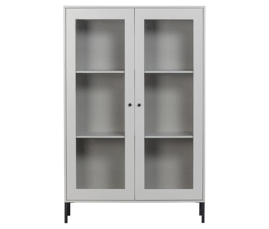 Grauer Glasschrank mit zwei Türen und Regalen.