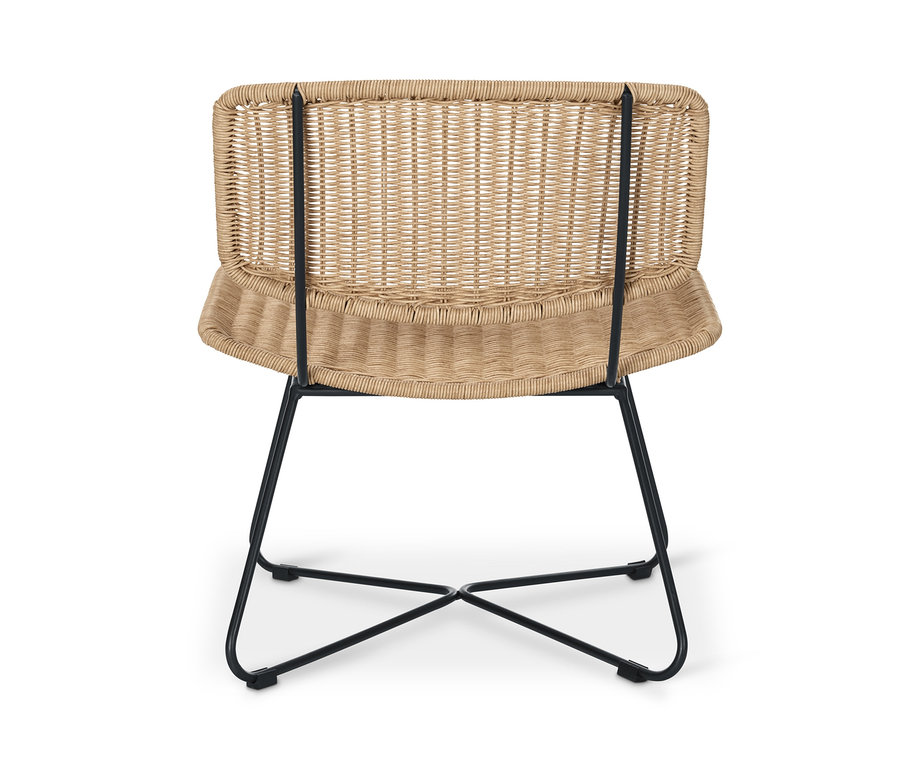 Detailansicht der Rückseite eines Design-Loungesessels mit Polyrattangeflecht.