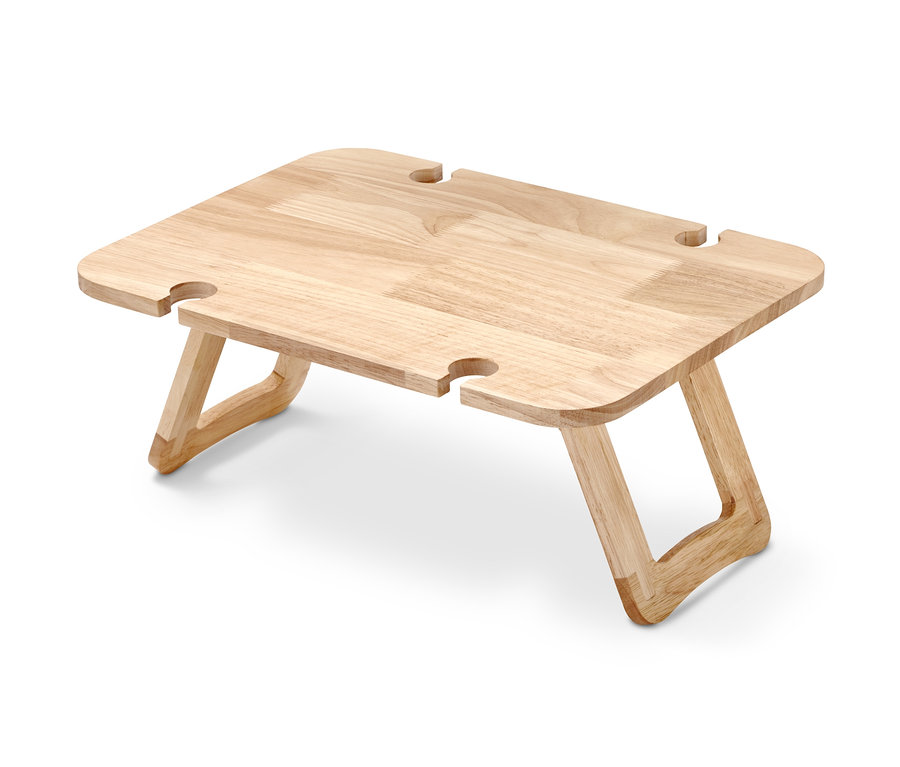 Detailansicht eines Picknick-Tisches.