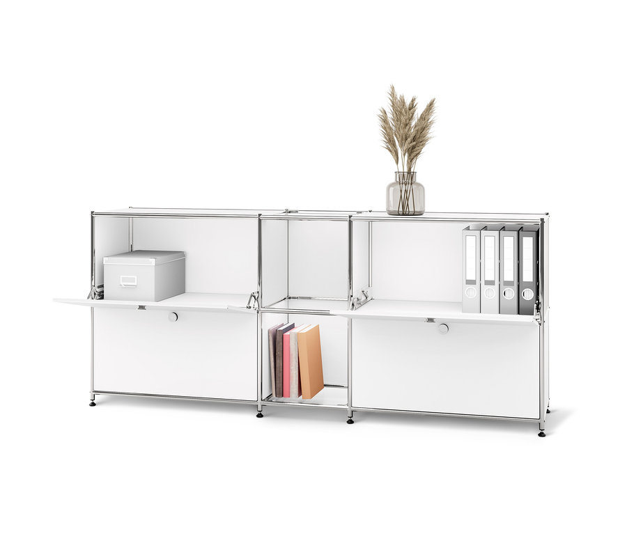 Weißes Sideboard Metall »CN3« mit 4 Klappenfächern, teilweise geöffnet, mit Büchern, Ordnern und einer Box.