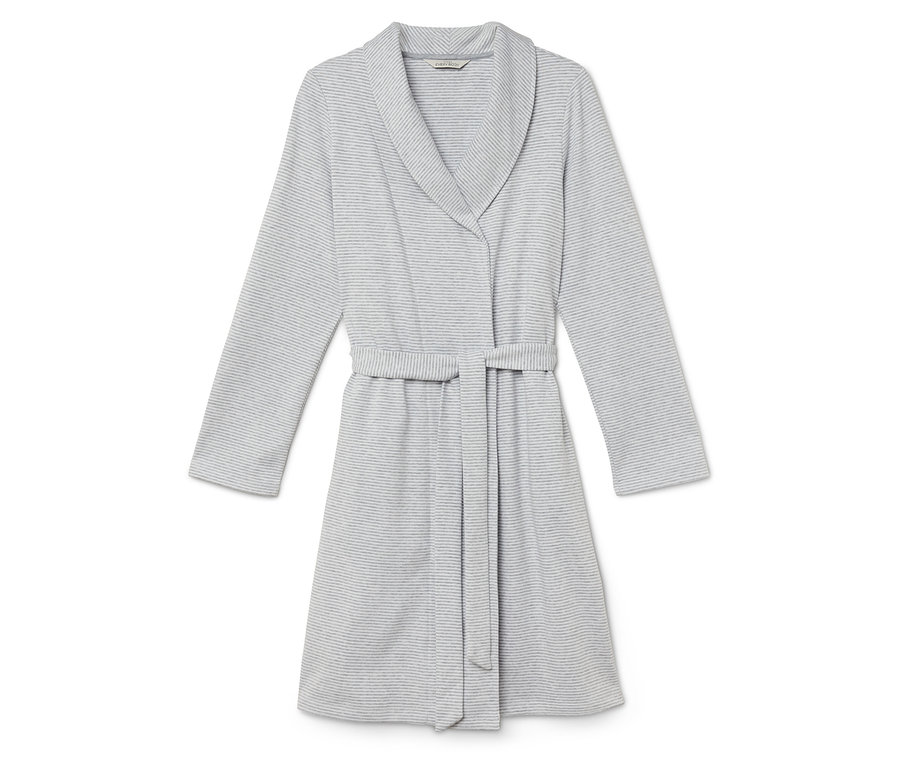 Grauer Bademantel mit Streifen und Gürtel.