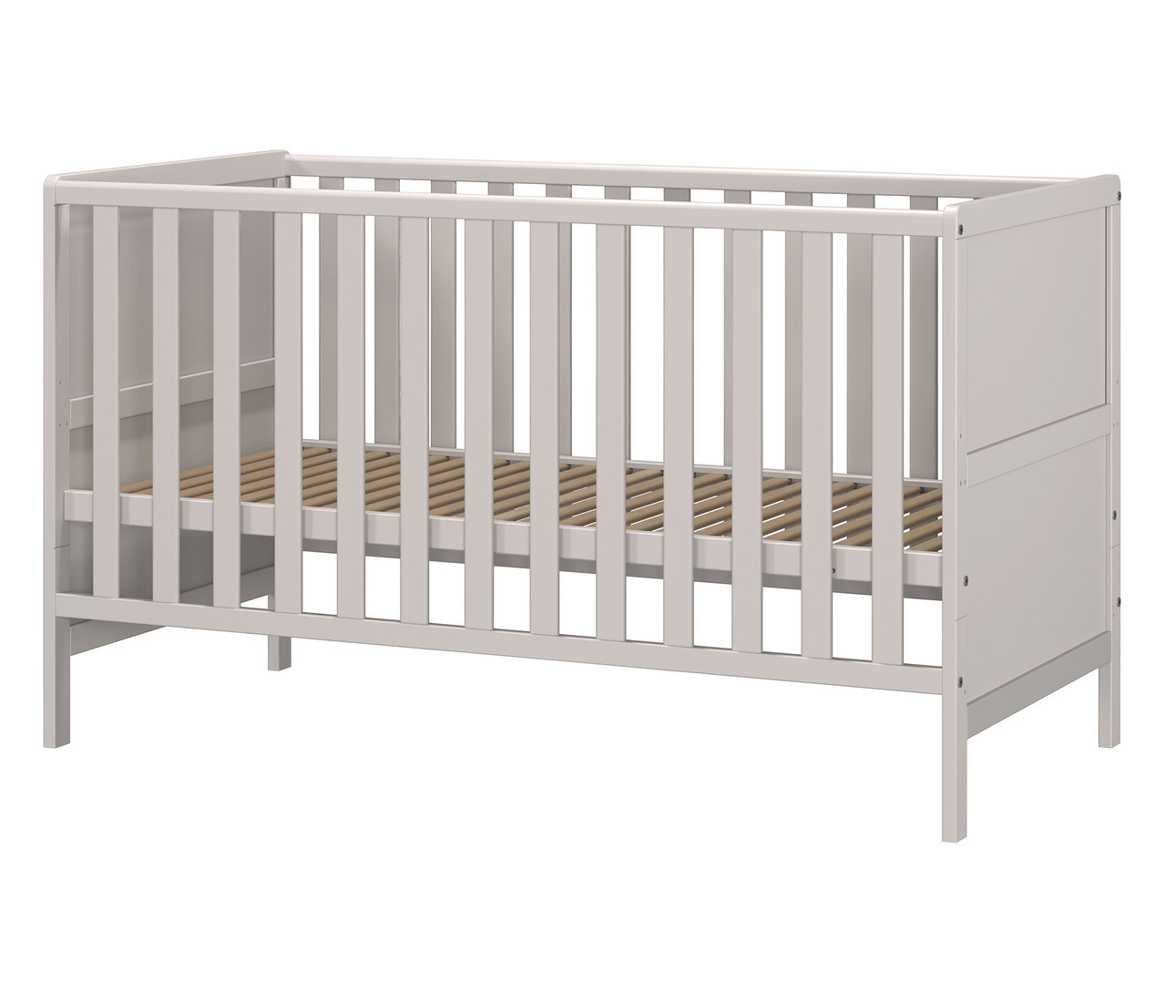Ein graues Kinderbett mit Holzlattenrost steht auf einem weißen Hintergrund.